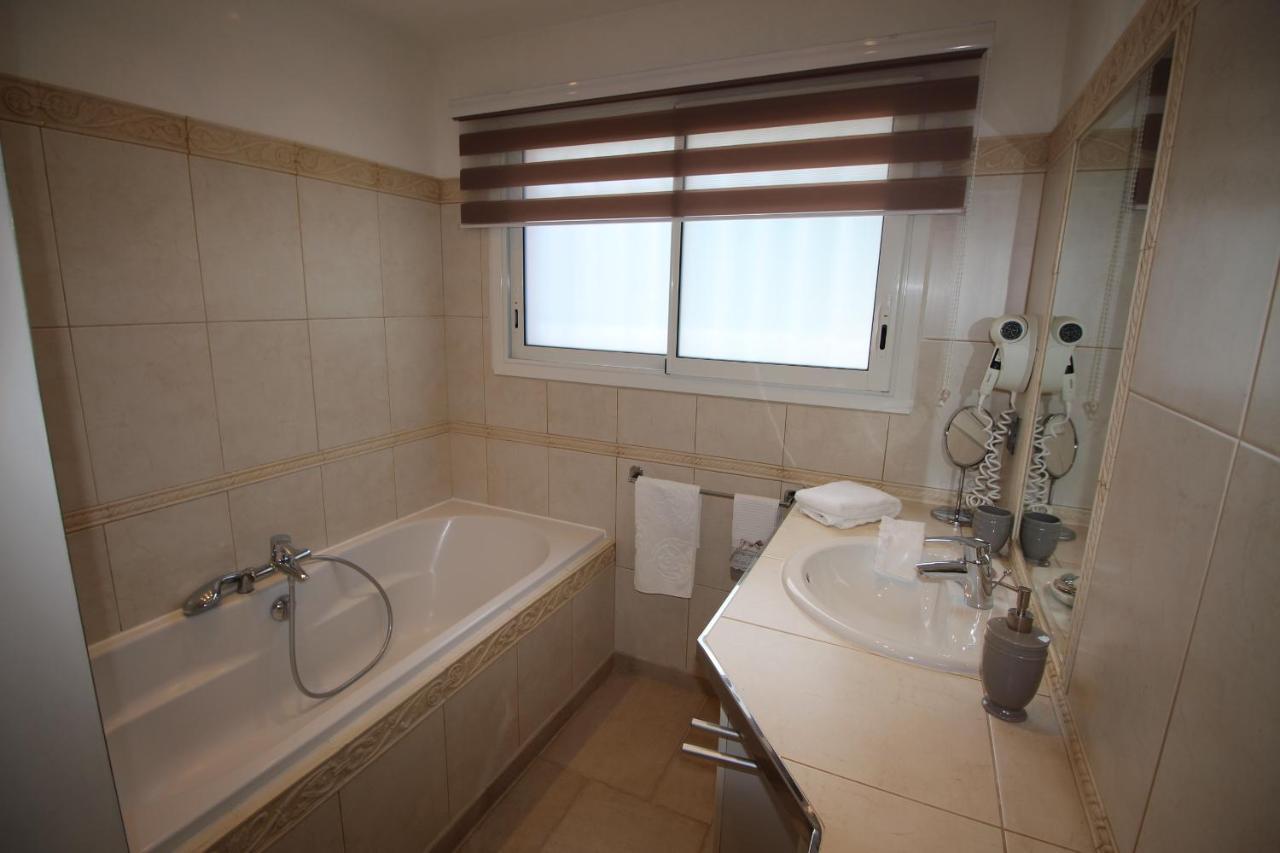 Villa Jalna Chambre, Suites Et Appartement Roquefort-les-Pins Eksteriør bilde